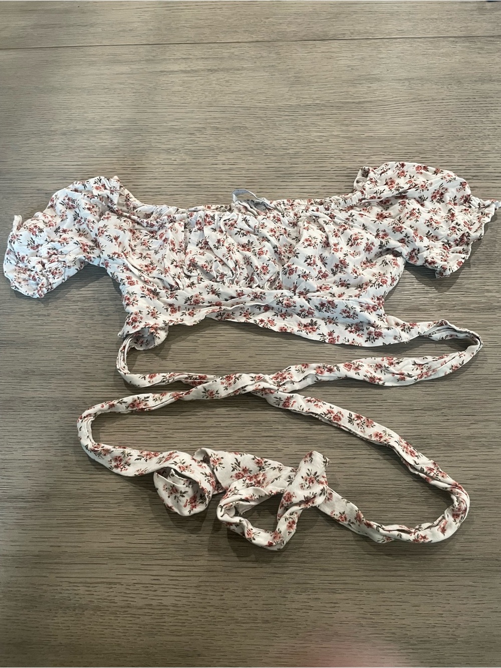 Hollister White Off-Shoulder Floral Tie Crop Top